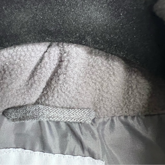 Women’s Gray L Old Navy Puffer Vest Fleece Collar snap pockets - Picture 6 of 6